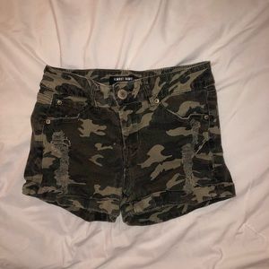 Women’s Camo shorts